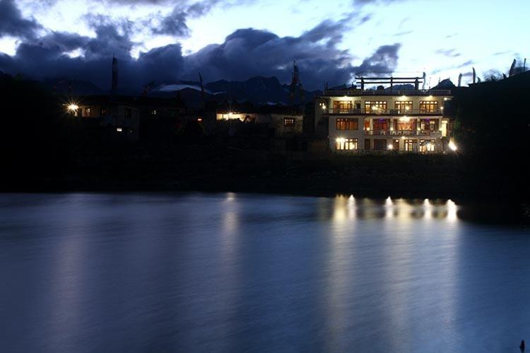 Hotel Lake View Nako Buitenkant foto